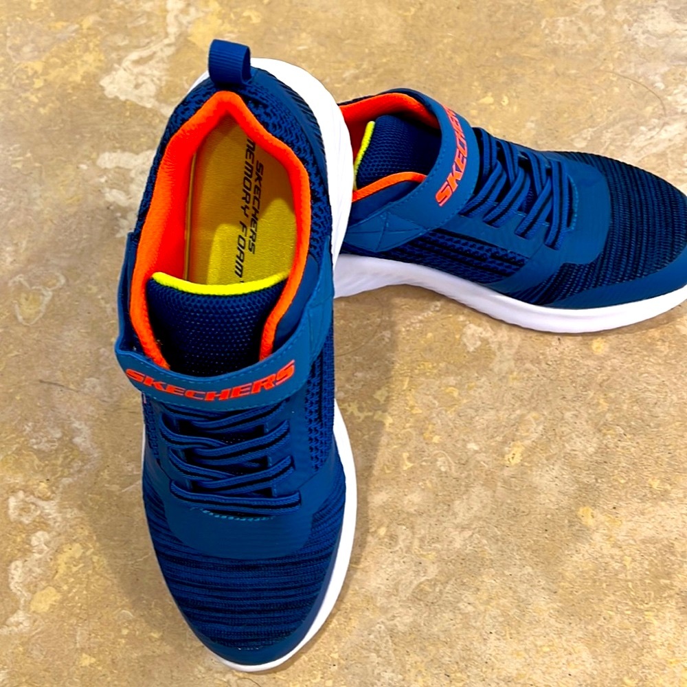 New Boys Velcro Skechers. Size 5.